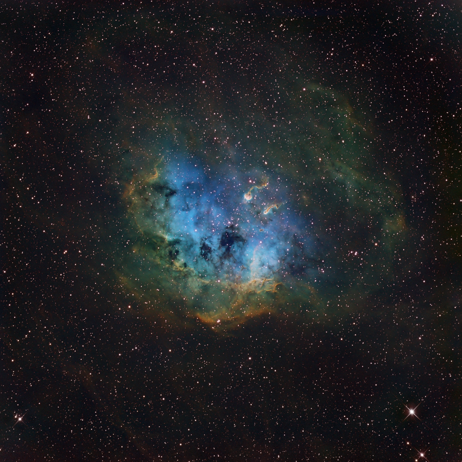 IC410 - Hubble Palette